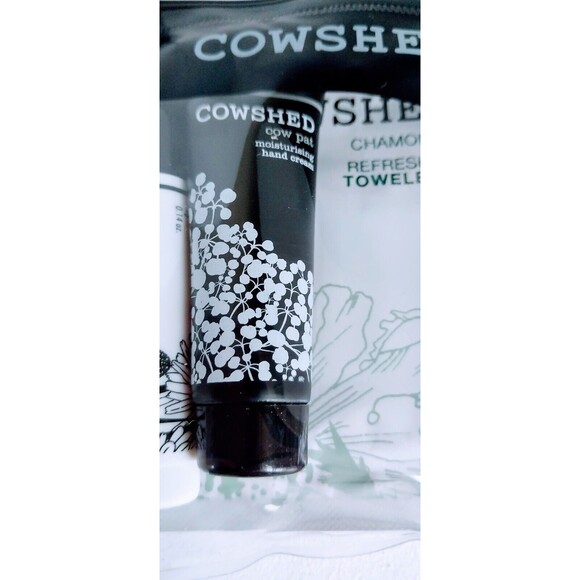 Cowshed Mini Travel Hand Cream Lip Balm Chamomile Towelette Reusable Zip Pouch - Picture 4 of 6
